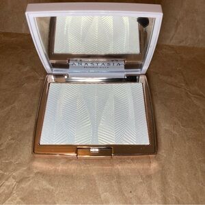 Anastasia highlighter